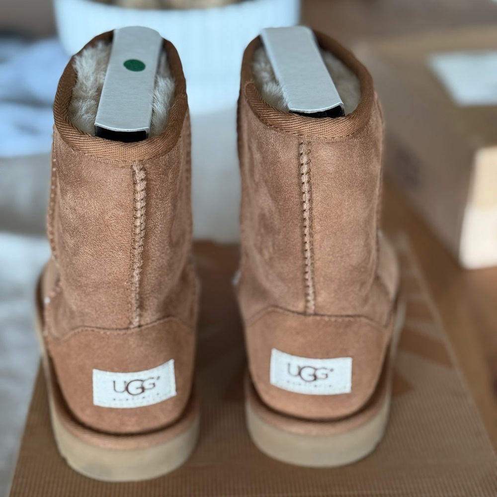 Excellent condition kids UGG UGGs classic chestnut boots size 2
